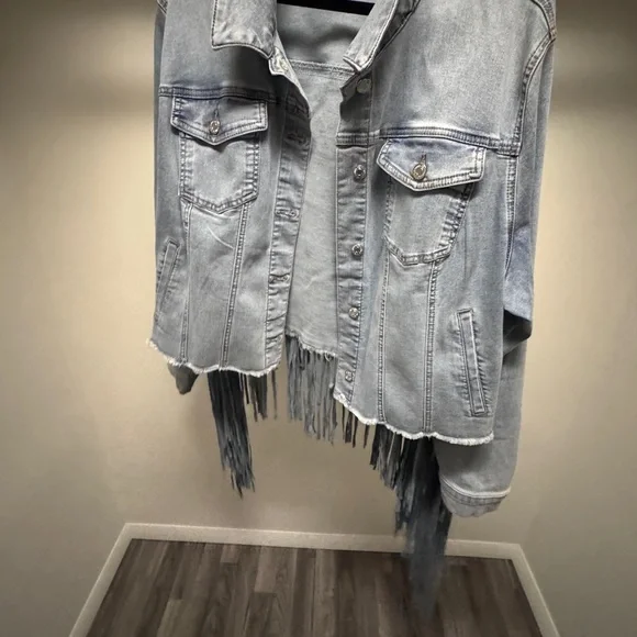 Fashion to Figure Light Blue Denim Jacket - Picture 4 of 6